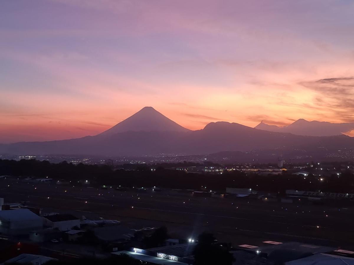 Amazing Volcano Views In Front Of Airport Guatemala City Luaran gambar