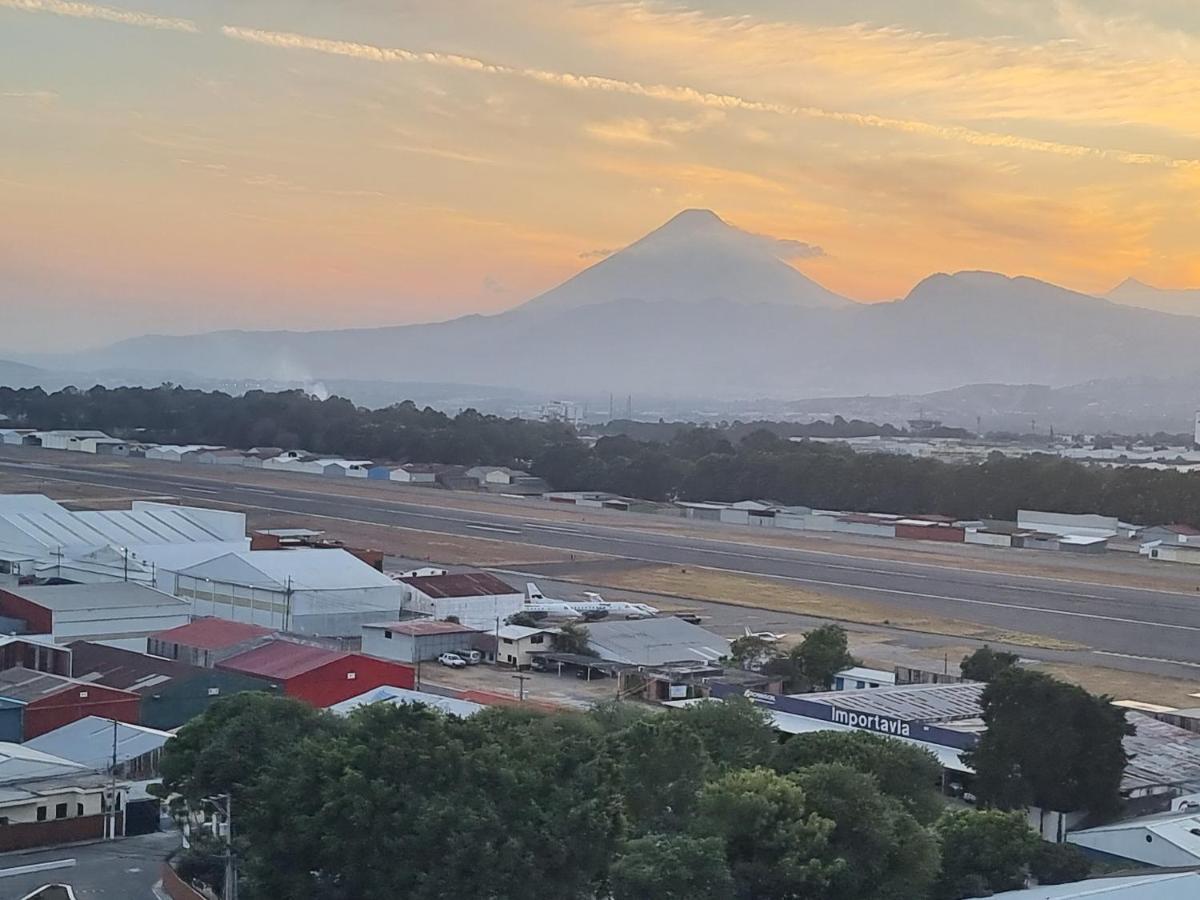 Amazing Volcano Views In Front Of Airport Guatemala City Luaran gambar