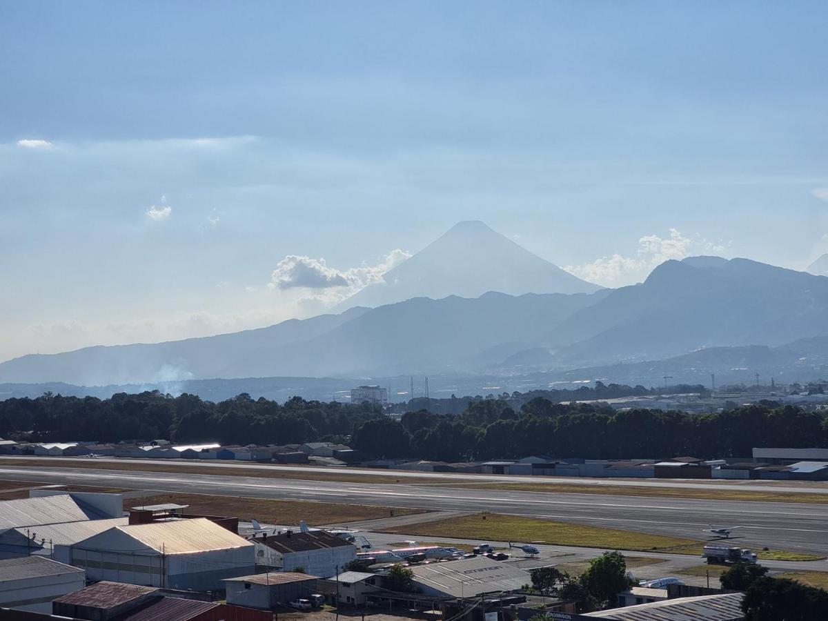 Amazing Volcano Views In Front Of Airport Guatemala City Luaran gambar