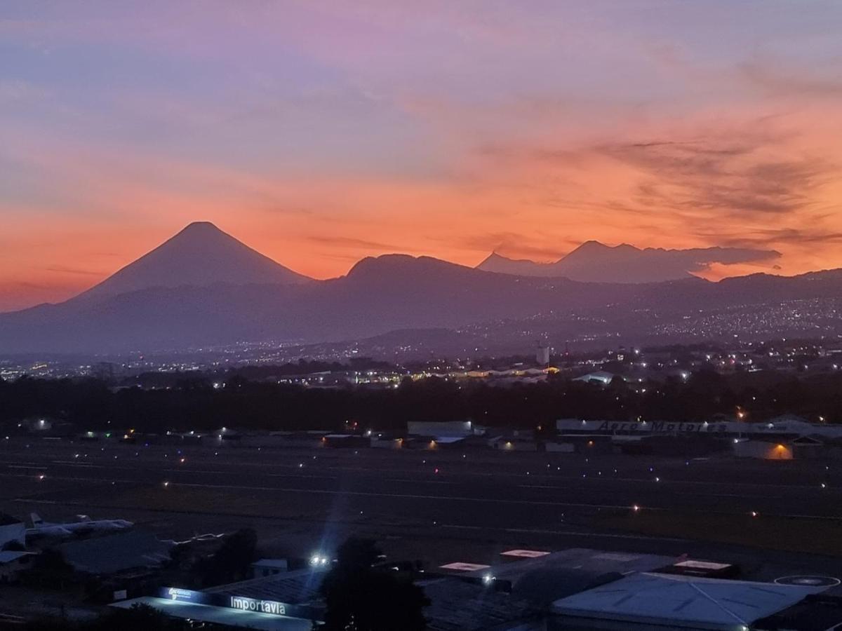 Amazing Volcano Views In Front Of Airport Guatemala City Luaran gambar