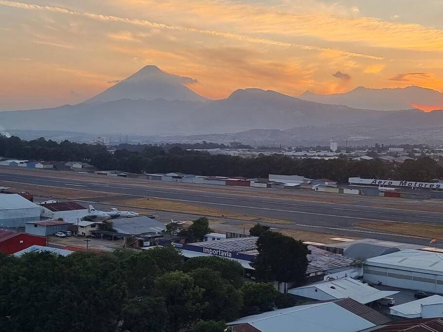Amazing Volcano Views In Front Of Airport Guatemala City Luaran gambar