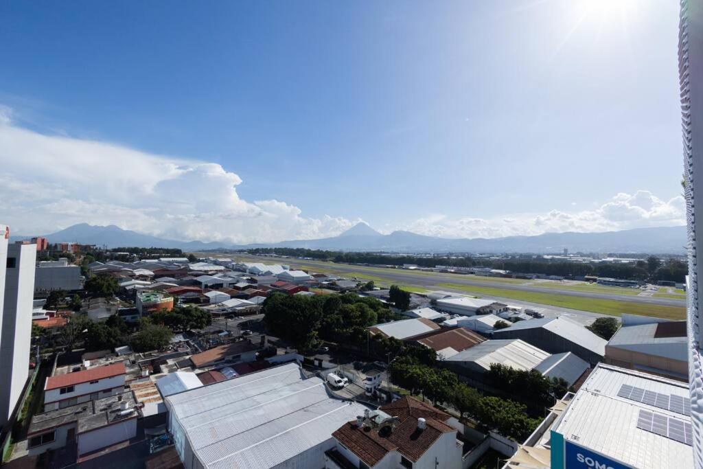 Amazing Volcano Views In Front Of Airport Guatemala City Luaran gambar