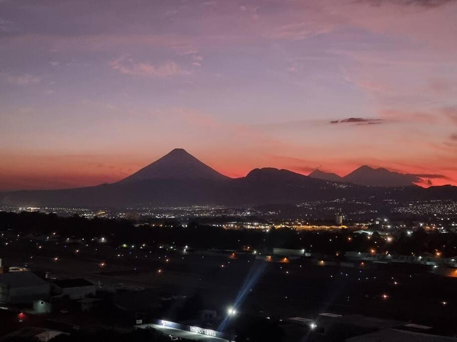 Amazing Volcano Views In Front Of Airport Guatemala City Luaran gambar